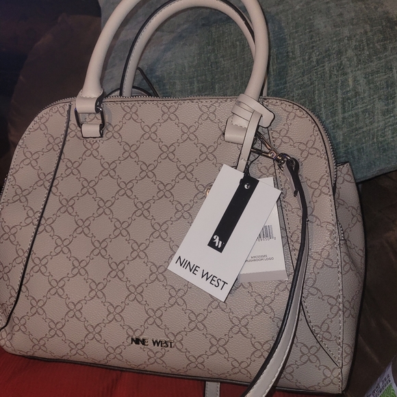 Handbag - Picture 2 of 6